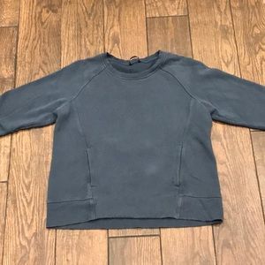 LULULEMON blue crew neck sweater with pockets